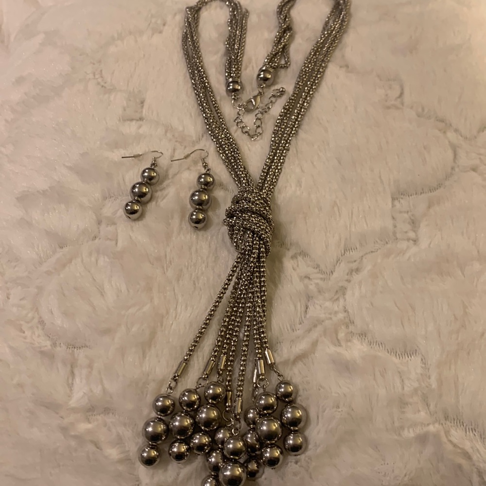 Tassel silver necklace with matching earrings!